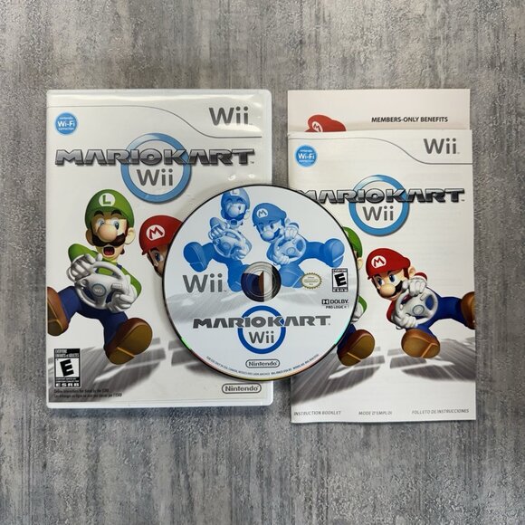 Mario Kart Wii (Nintendo, 2008) CIB Complete w/ Manual And Insert - Picture 1 of 5